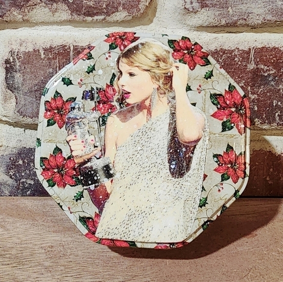 Taylor Swift Evermore Fearless Handmade Holiday Tin w/ 6 Friendship Bracelets - Picture 14 of 15